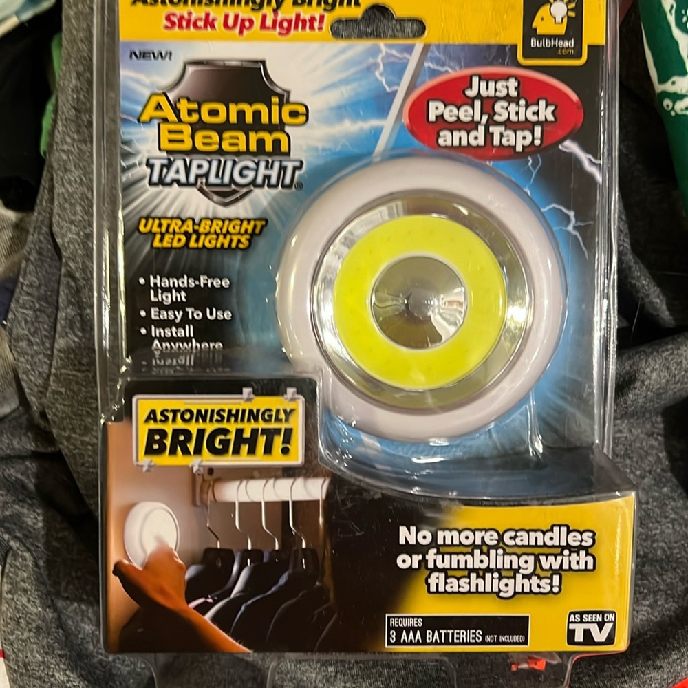 Atomic Beam Taplight just peel stick and tap